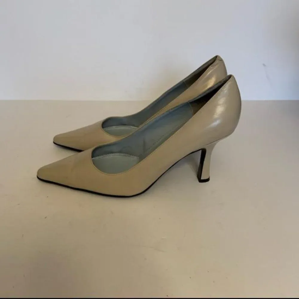 Etienne Aigner Cream Closed Toe Pumps 8M - Picture 7 of 11